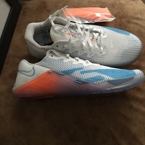 NIKE WOMEN NIB AUTHENTIC METCON5 PRM WHITE/PSYCHIC CROSSING TRAINING SNEAKERS